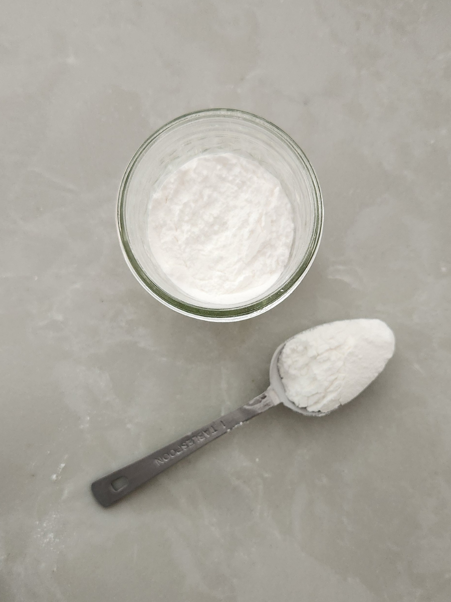 a glass jar and tablespoon of baking powder